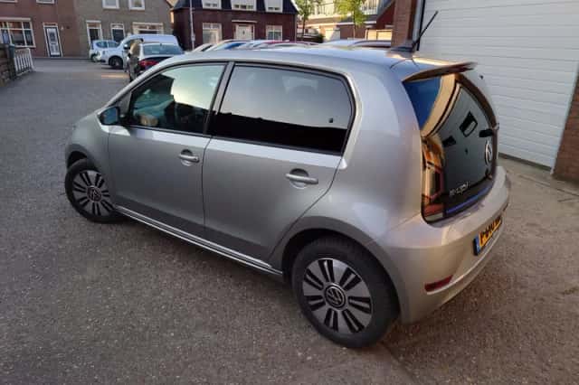 Volkswagen E-Up! (2020) thumbnail 3