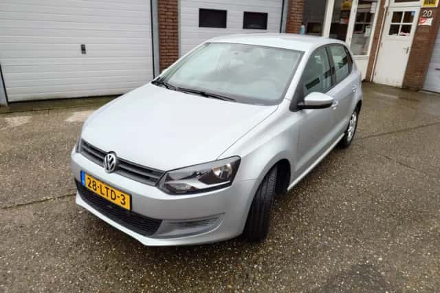 Volkswagen Polo (2010) thumbnail 2