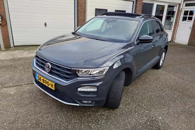 Volkswagen T-Roc (2018) thumbnail 2