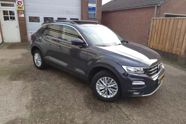 Volkswagen T-Roc (2018) thumbnail 5