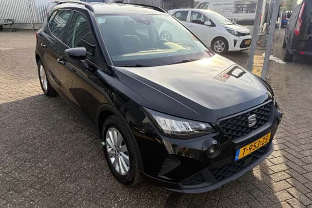 SEAT Arona (2023) thumbnail 3