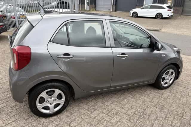 Kia Picanto (2021) thumbnail 3