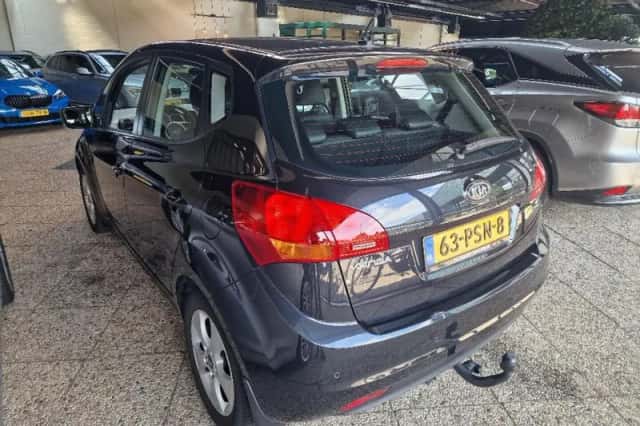 Kia Venga (2011) thumbnail 3
