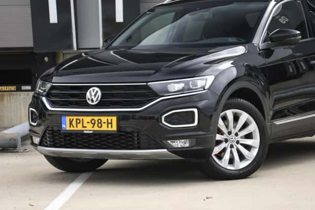 Volkswagen T-Roc (2019) thumbnail 2