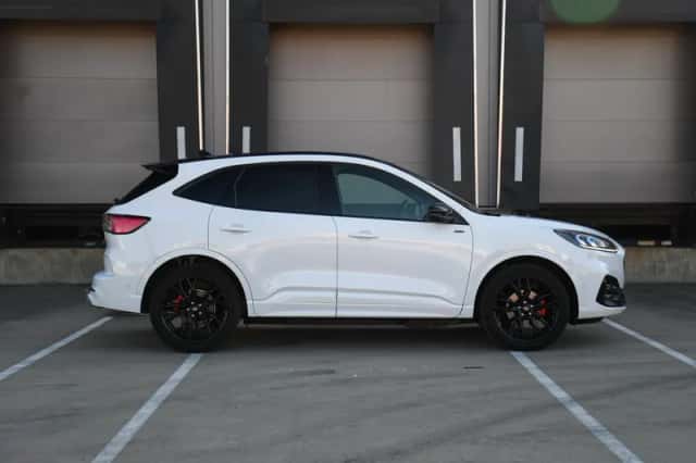 Ford Kuga (2023) thumbnail 4