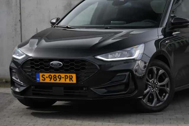 Ford Focus (2023) thumbnail 2
