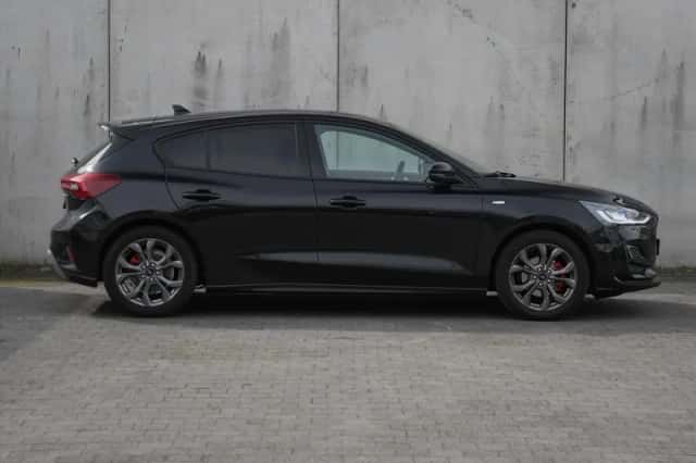 Ford Focus (2023) thumbnail 3