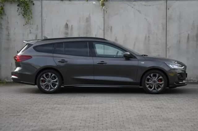 Ford Focus (2023) thumbnail 3