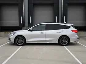 Ford Focus (2021) thumbnail 3