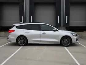 Ford Focus (2021) thumbnail 4