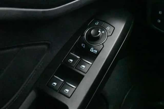 Ford Focus (2021) thumbnail 32