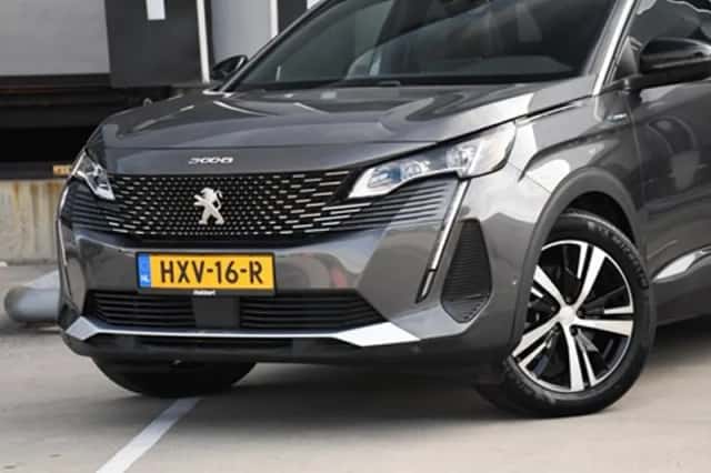 Peugeot 3008 (2023) thumbnail 2