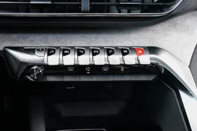 Peugeot 3008 (2023) thumbnail 23