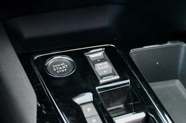 Peugeot 3008 (2023) thumbnail 24