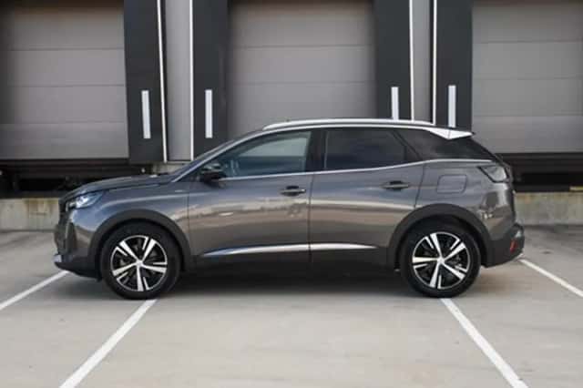 Peugeot 3008 (2023) thumbnail 4