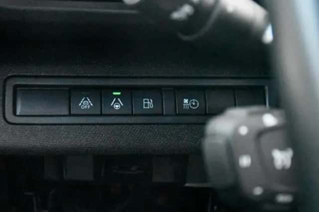Peugeot 3008 (2023) thumbnail 31