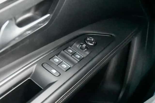 Peugeot 3008 (2023) thumbnail 32