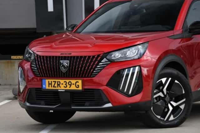 Peugeot 2008 (2024) thumbnail 2
