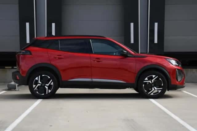 Peugeot 2008 (2024) thumbnail 4