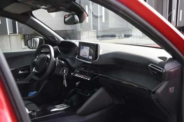 Peugeot 2008 (2024) thumbnail 8