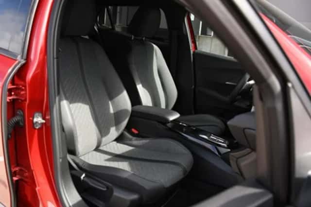 Peugeot 2008 (2024) thumbnail 9