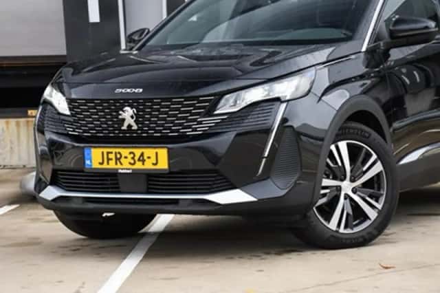 Peugeot 5008 (2024) thumbnail 2