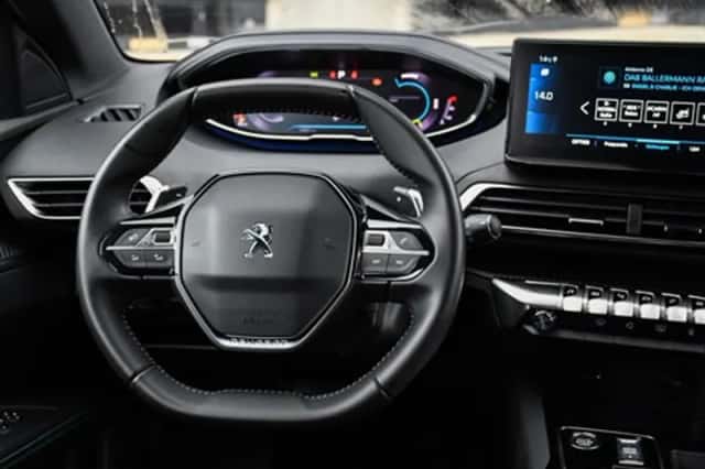 Peugeot 5008 (2024) thumbnail 16