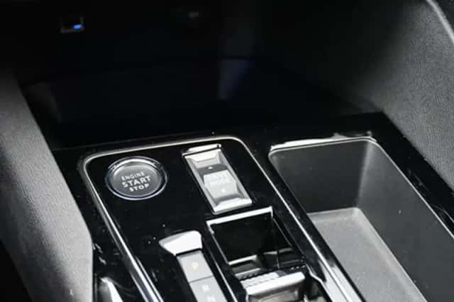 Peugeot 5008 (2024) thumbnail 25