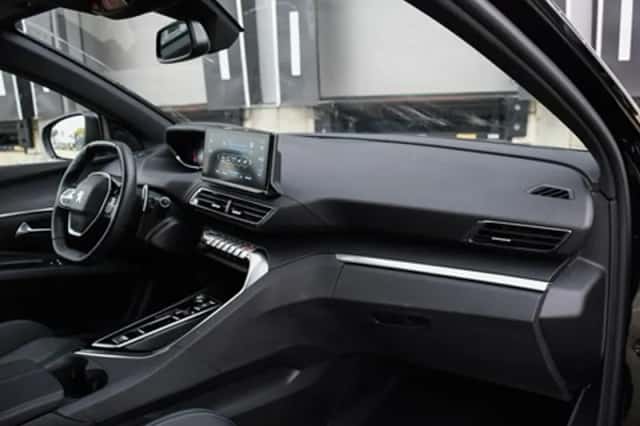 Peugeot 5008 (2024) thumbnail 9