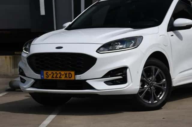 Ford Kuga (2023) thumbnail 2