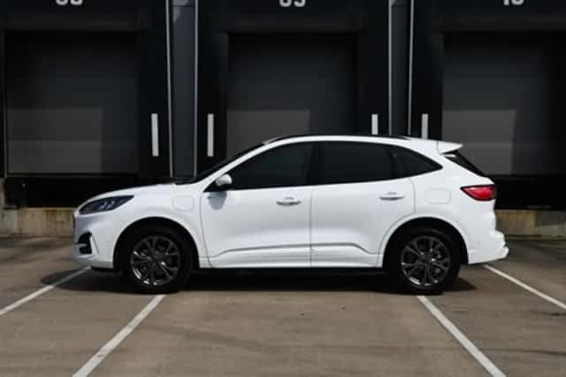 Ford Kuga (2023) thumbnail 3