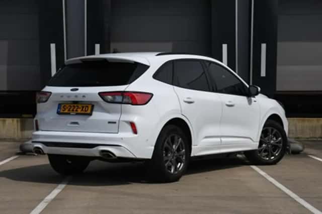 Ford Kuga (2023) thumbnail 5