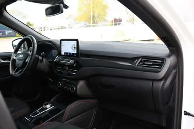 Ford Kuga (2023) thumbnail 10