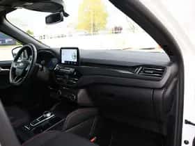 Ford Kuga (2023) thumbnail 10