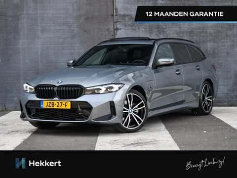 BMW 330 (2023) — foto 1
