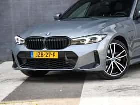 BMW 330 (2023) thumbnail 2