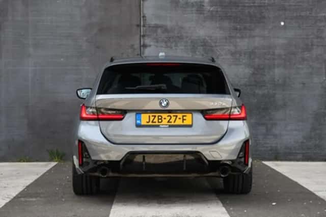 BMW 330 (2023) thumbnail 11
