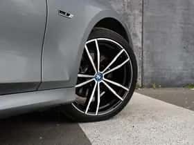 BMW 330 (2023) thumbnail 13