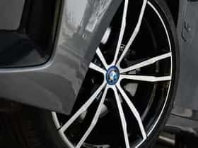 BMW 330 (2023) thumbnail 14