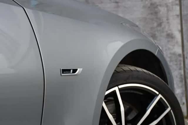 BMW 330 (2023) thumbnail 15