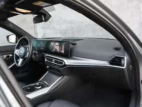 BMW 330 (2023) thumbnail 18