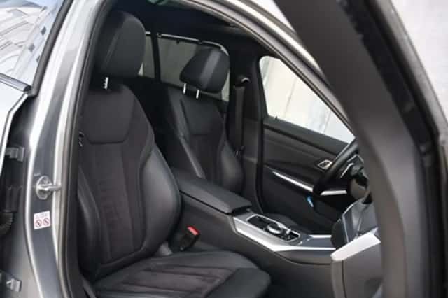 BMW 330 (2023) thumbnail 19