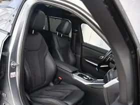 BMW 330 (2023) thumbnail 19