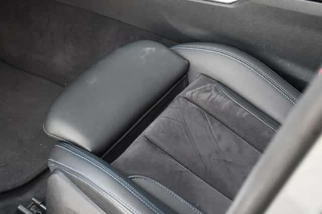 BMW 330 (2023) thumbnail 23