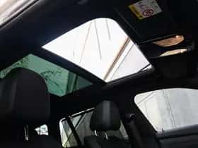 BMW 330 (2023) thumbnail 24