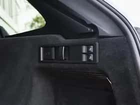 BMW 330 (2023) thumbnail 29
