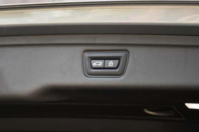 BMW 330 (2023) thumbnail 30