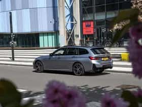 BMW 330 (2023) thumbnail 4