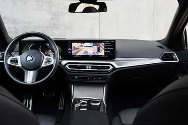 BMW 330 (2023) thumbnail 31