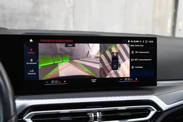 BMW 330 (2023) thumbnail 38
